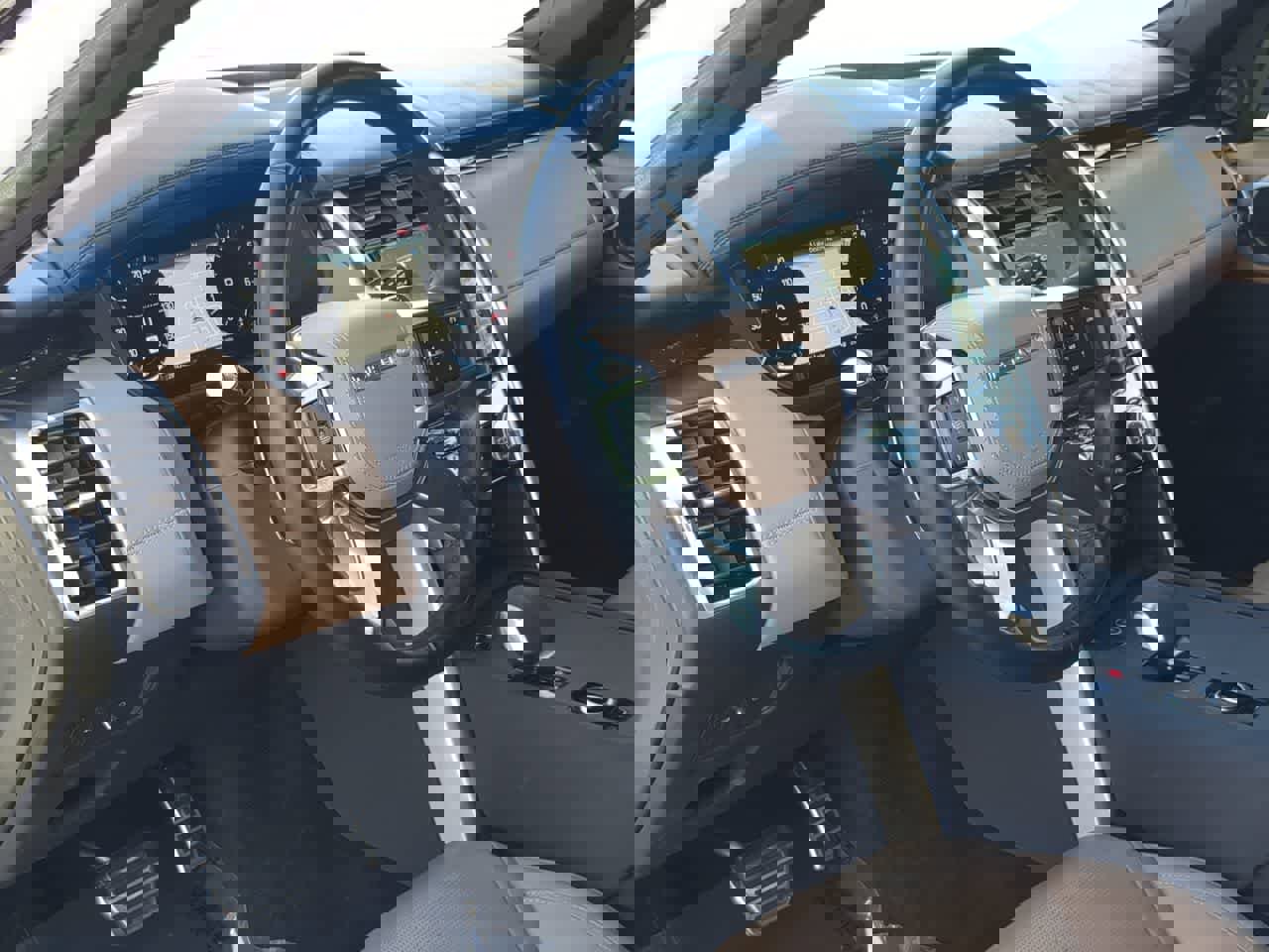 Used 2023 Land Rover Discovery HSE R-Dynamic image 10