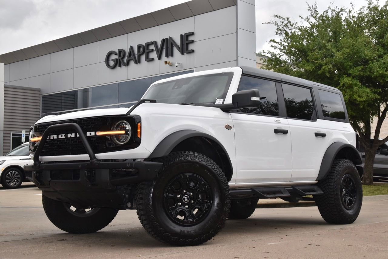 Used 2023 Ford Bronco Wildtrak image 2