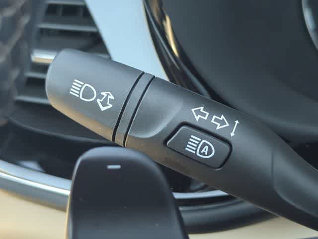 Used 2023 Buick Envision Avenir AWD/4WD image 28