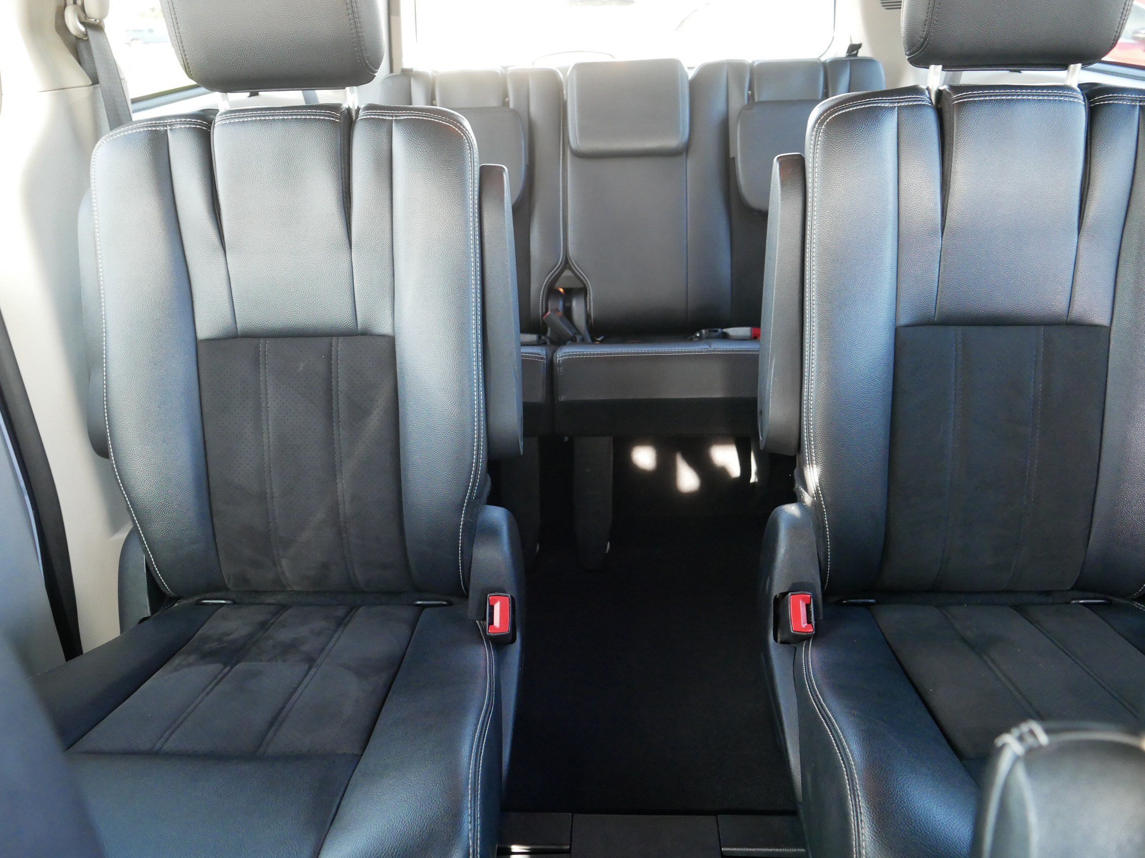 Used 2020 Dodge Grand Caravan SXT FWD image 13