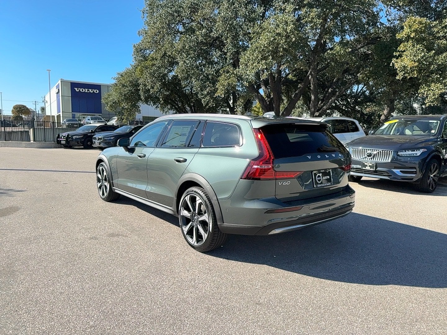 New 2026 Volvo V60 B5 Cross Country Plus w/ Climate Package AWD/4WD image 5