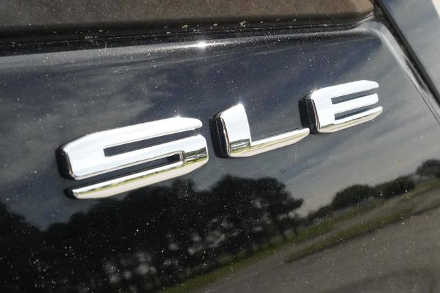 Used 2023 GMC Terrain SLE w/ Driver Convenience Package FWD image 41