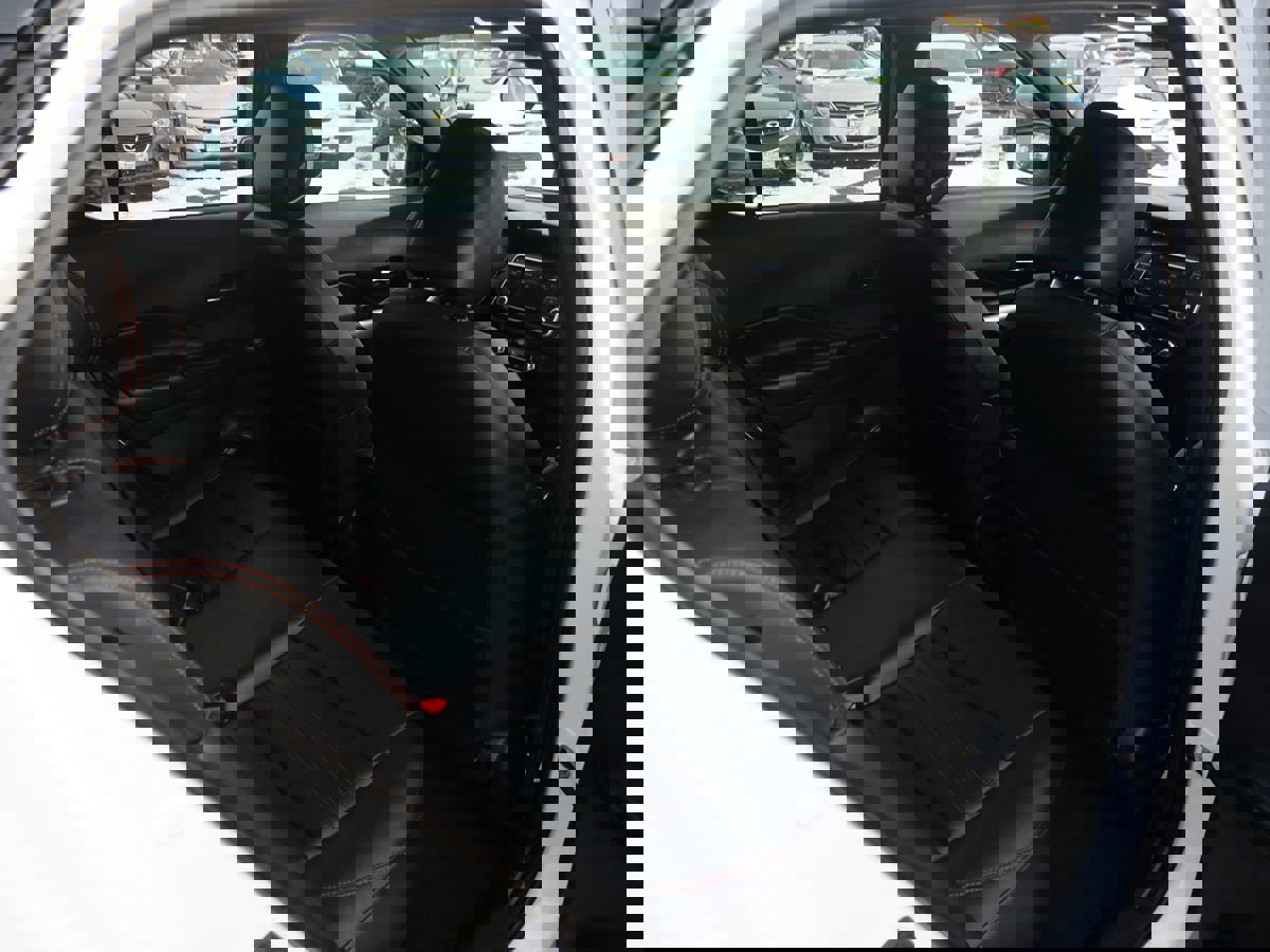 Used 2020 Nissan Kicks SR w/ SR Premium Package image 24