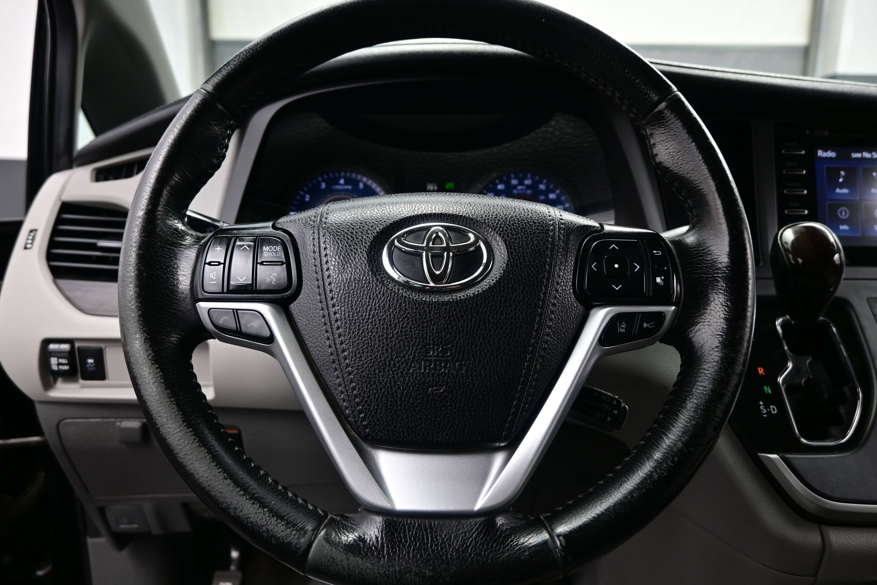 Used 2020 Toyota Sienna XLE FWD image 23