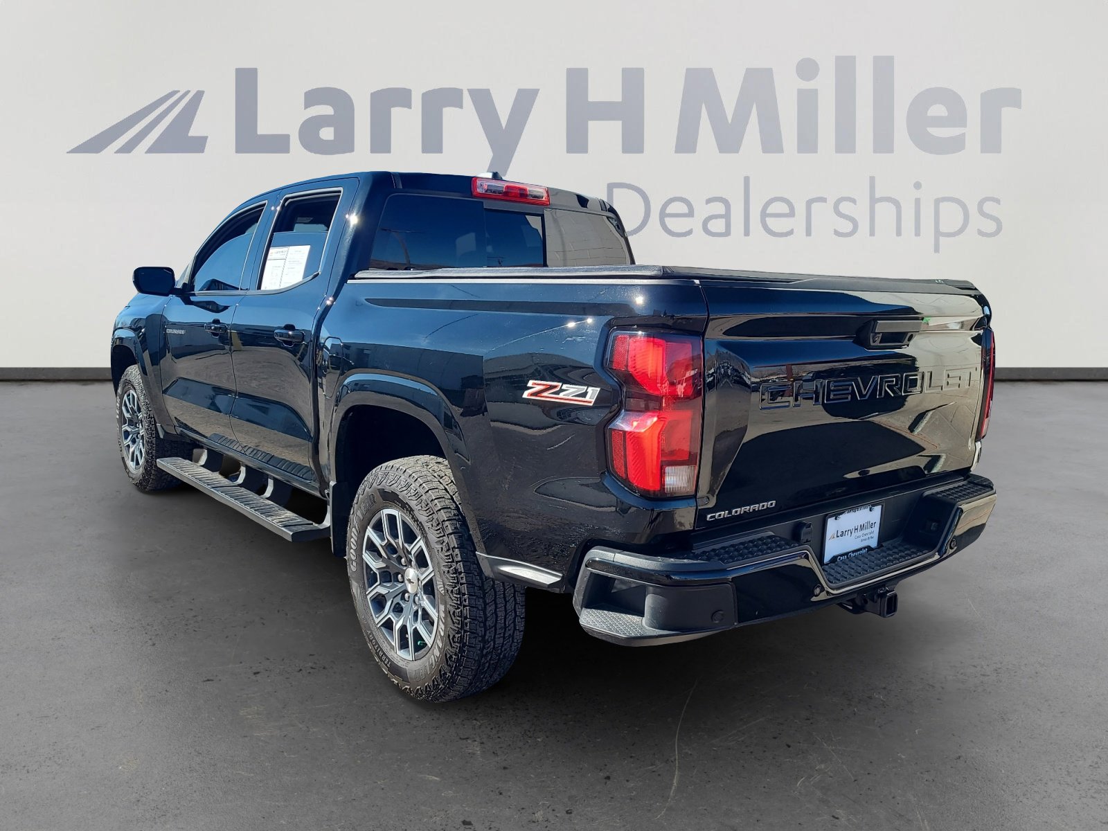 Used 2025 Chevrolet Colorado Z71 w/ Z71 Convenience Package 2 image 3