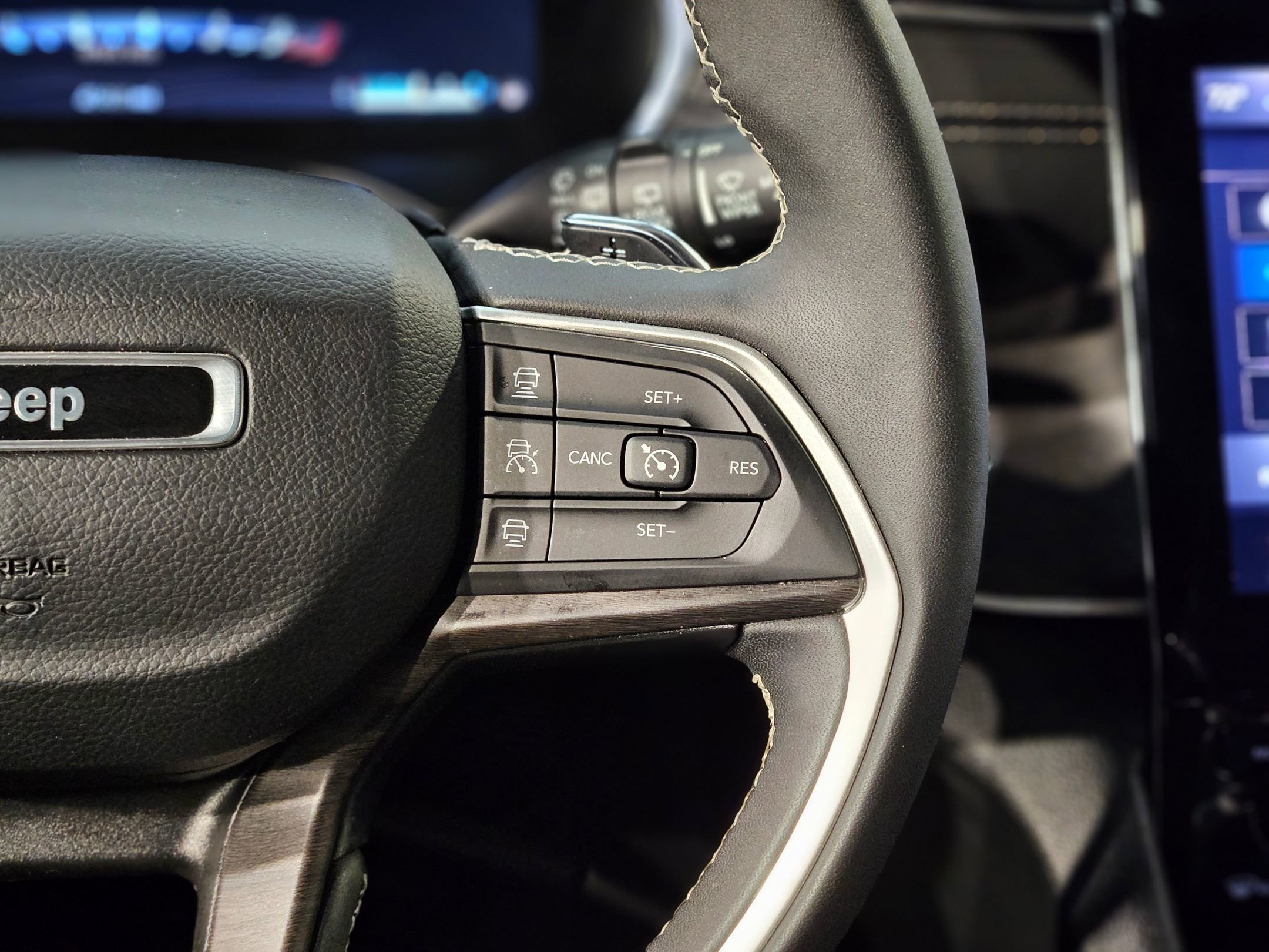 Used 2024 Jeep Grand Cherokee Limited image 28