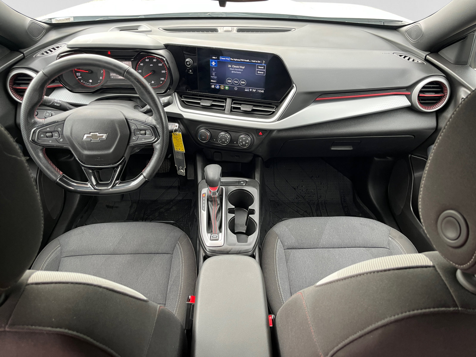 Used 2025 Chevrolet Trax RS FWD image 10