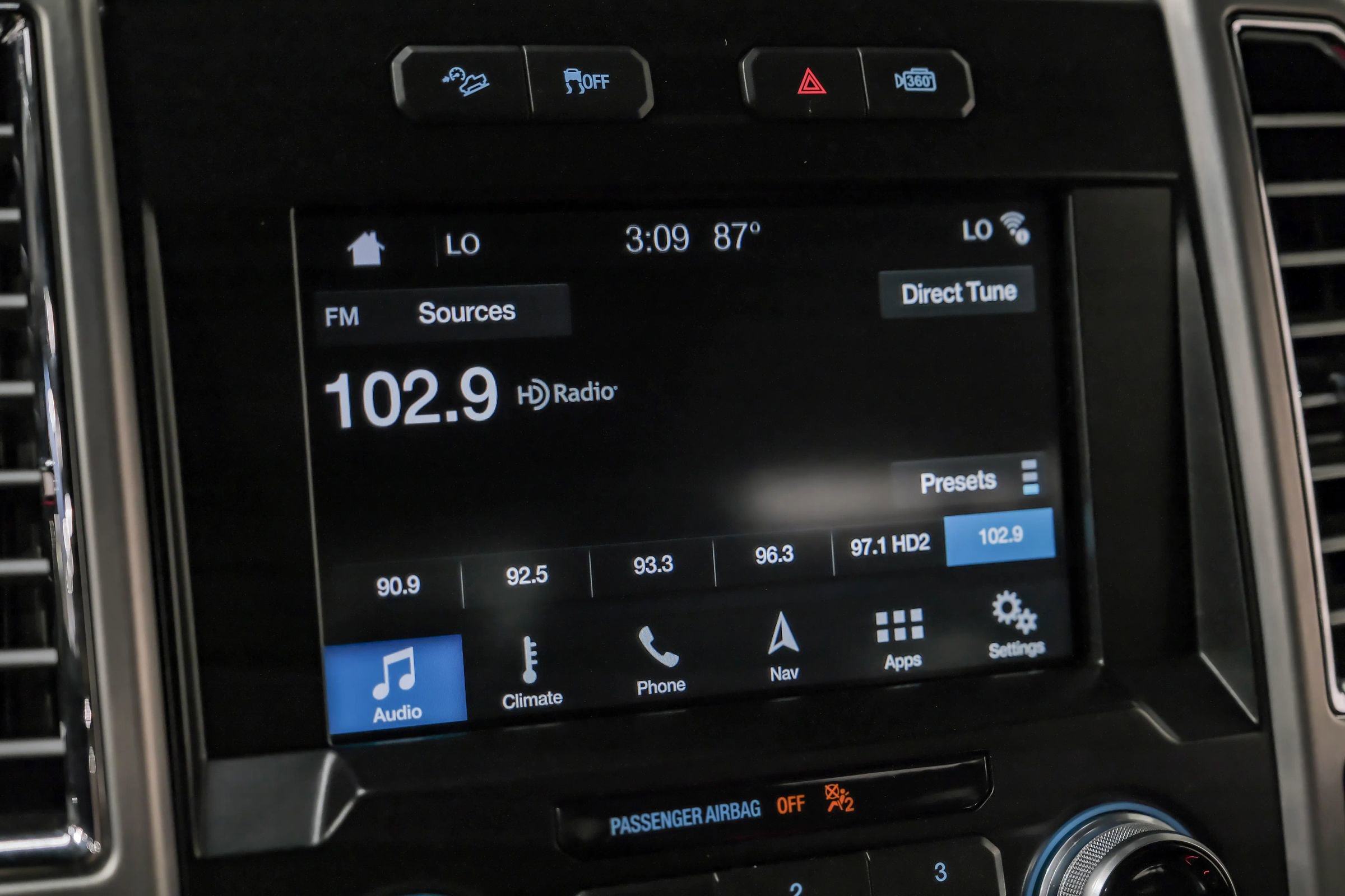 Used 2016 Ford F150 Platinum w/ Equipment Group 701A Luxury AWD/4WD image 34