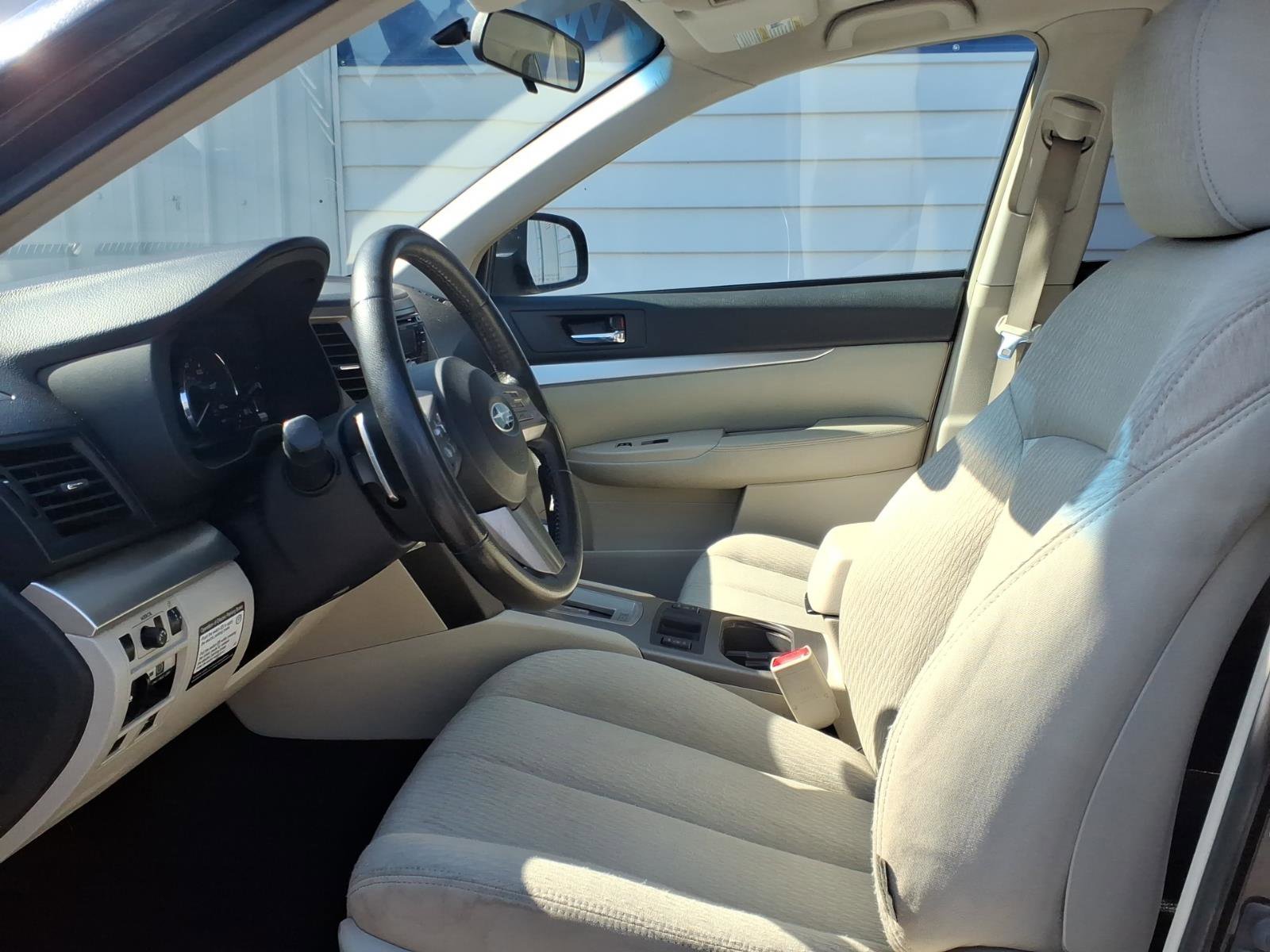 Used 2010 Subaru Outback 2.5i Premium AWD/4WD image 8