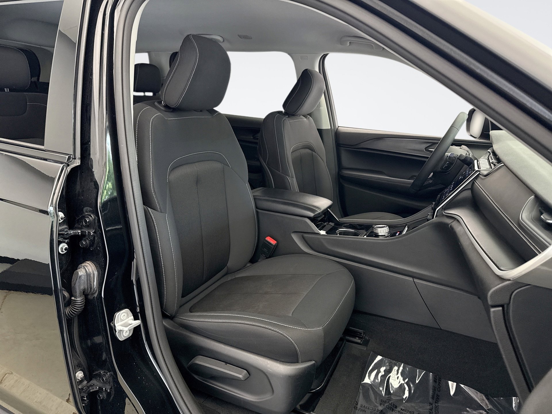 Used 2023 Jeep Grand Cherokee L Laredo image 16