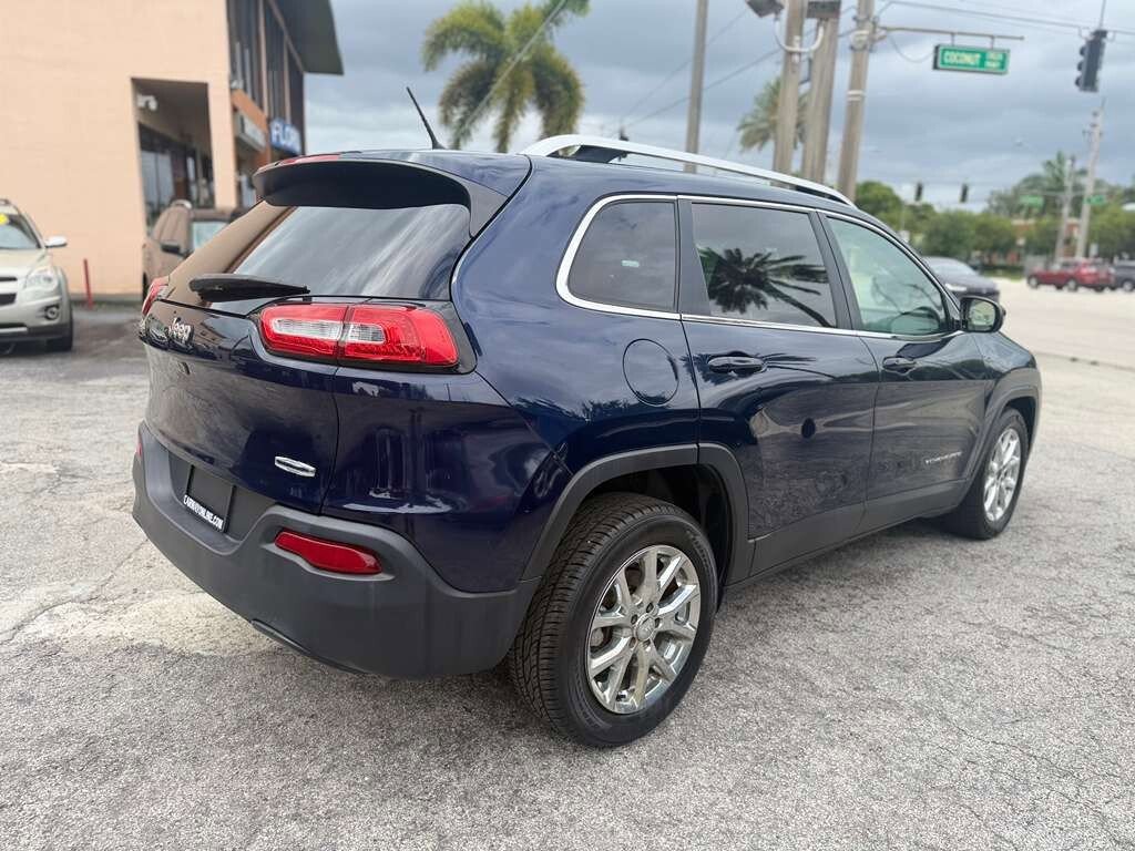 Used 2016 Jeep Cherokee Latitude FWD image 6
