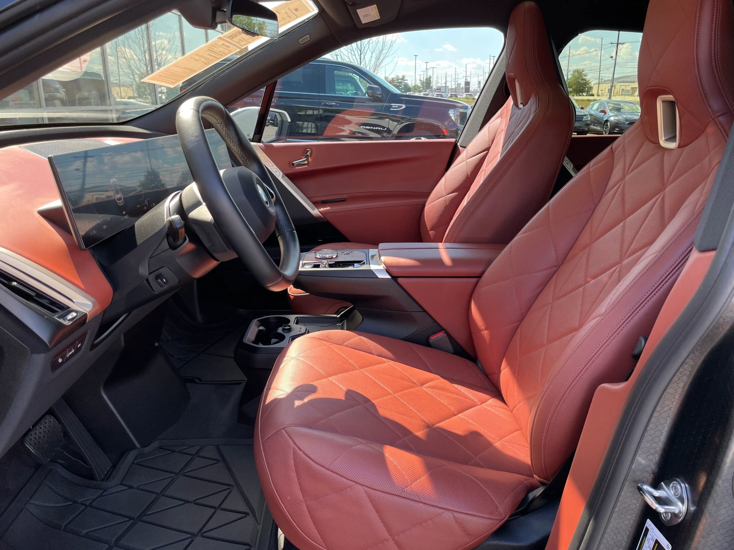 Used 2024 BMW iX xDrive50 w/ Luxury Package image 28