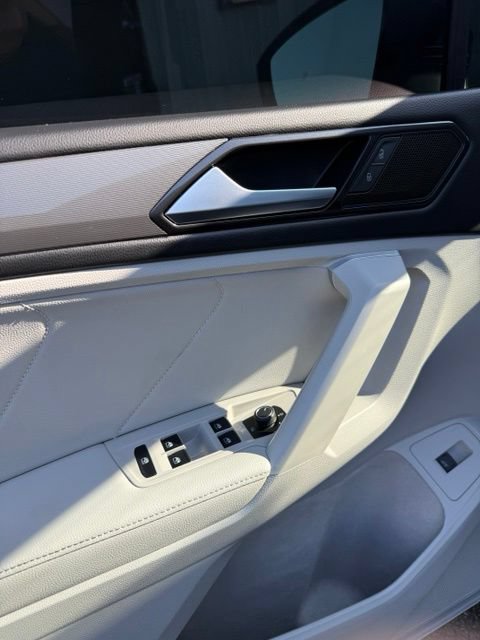 Used 2024 Volkswagen Tiguan SE w/ Panoramic Sunroof Package AWD/4WD image 12