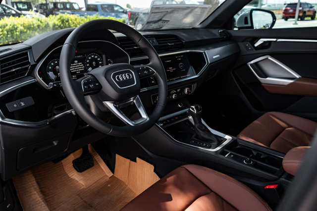 Used 2025 Audi Q3 2.0T Premium w/ Convenience Package image 8