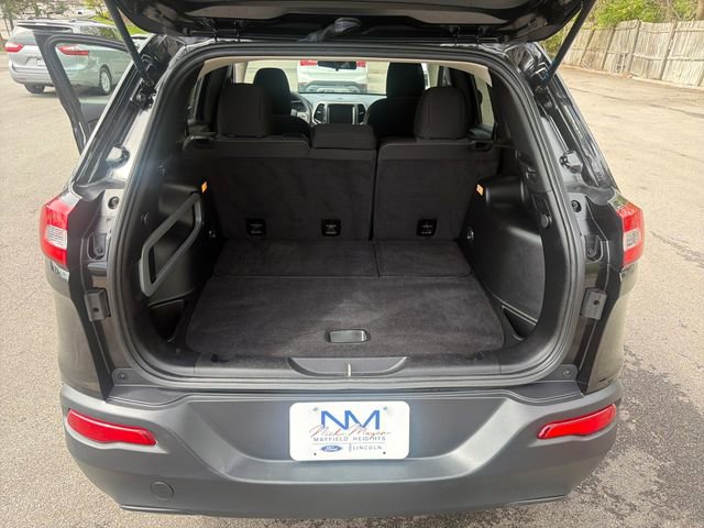 Used 2015 Jeep Cherokee Latitude w/ Cold Weather Group FWD image 20