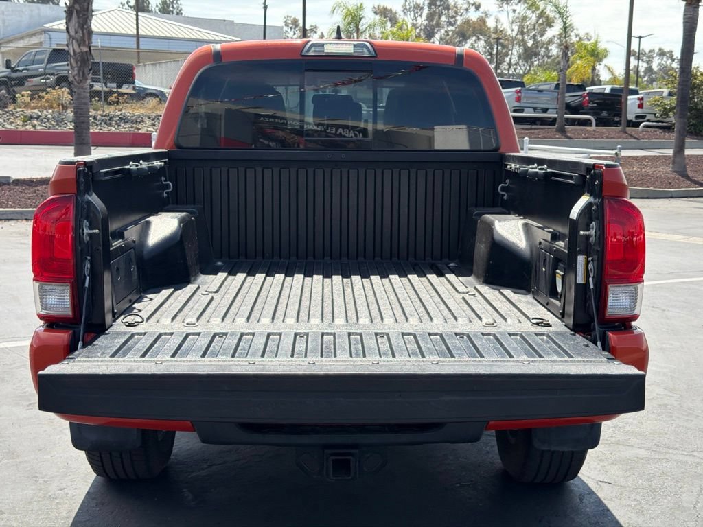 Used 2017 Toyota Tacoma TRD Sport w/ Tow Package (A/T) AWD/4WD image 15