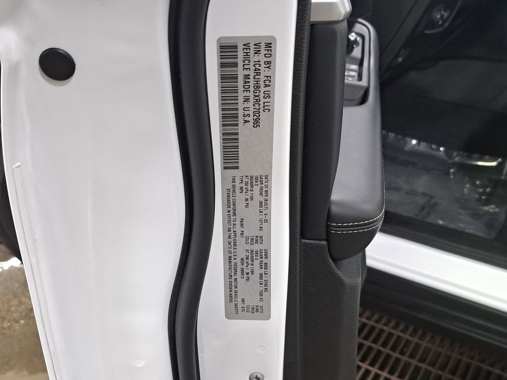 Certified 2024 Jeep Grand Cherokee Limited w/ Luxury Tech Group II image 36