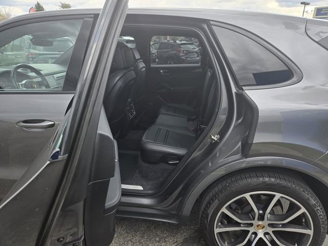 Used 2020 Porsche Cayenne AWD/4WD image 15