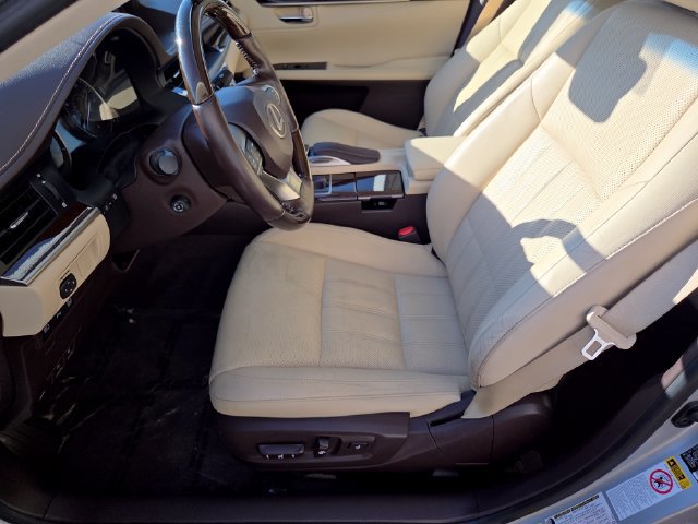 Used 2016 Lexus ES 350 w/ Luxury Package w/Wood Trim FWD image 8