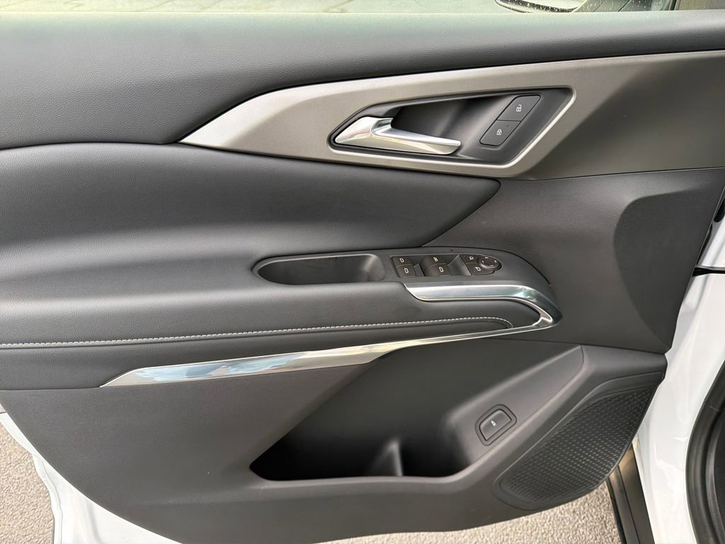 New 2026 Chevrolet Traverse LT image 11