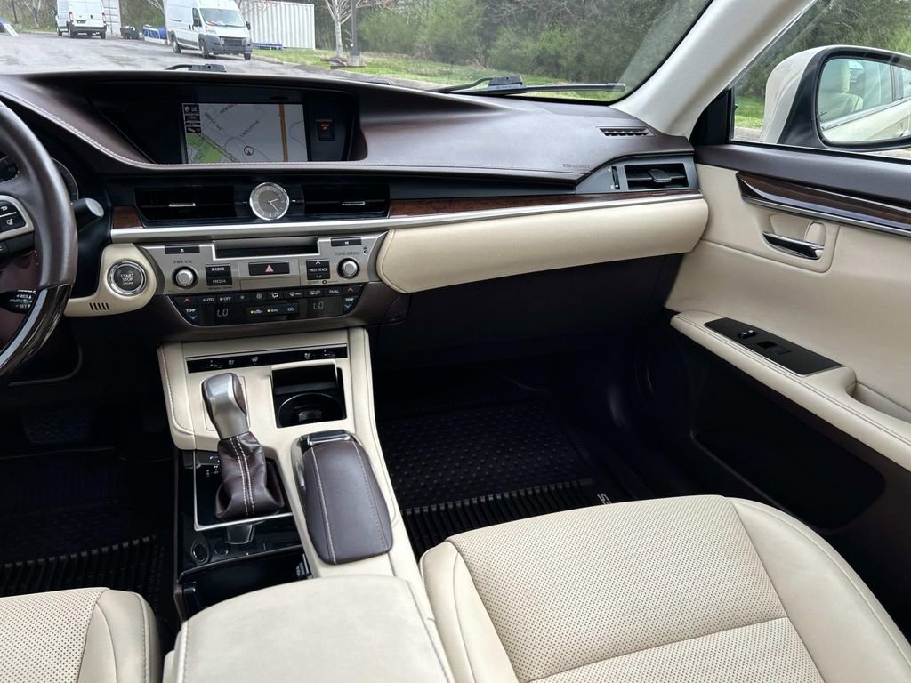 Used 2018 Lexus ES 350 w/ Navigation System Package FWD image 17