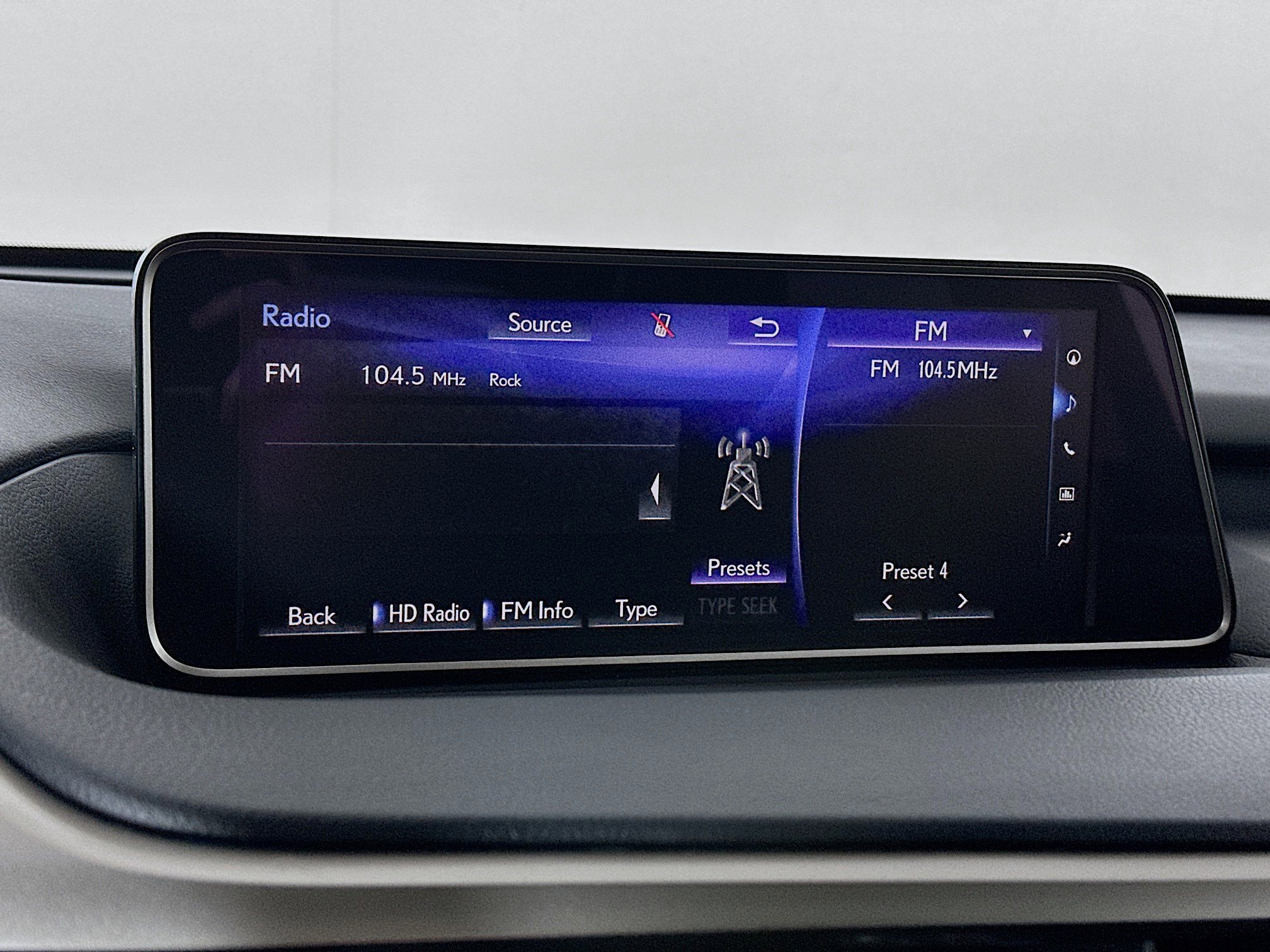 Used 2019 Lexus RX 450h AWD w/ Navigation Package image 15