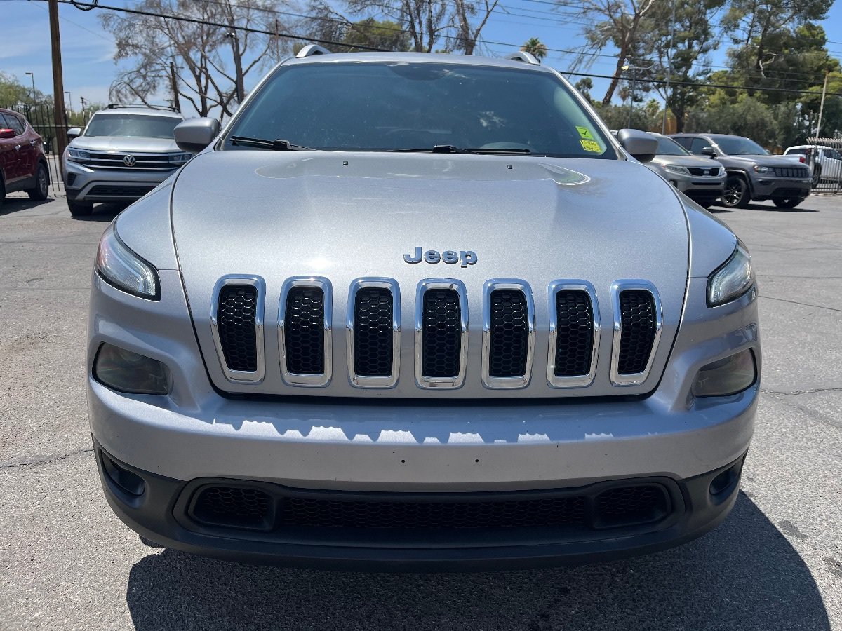 Used 2017 Jeep Cherokee Latitude FWD image 12