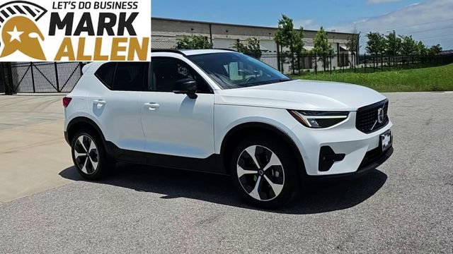 Used 2023 Volvo XC40 B4 Ultimate FWD image 2