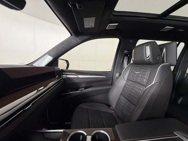 Certified 2025 Cadillac Escalade ESV Sport Platinum w/ LPO, ONYX Package AWD/4WD image 17