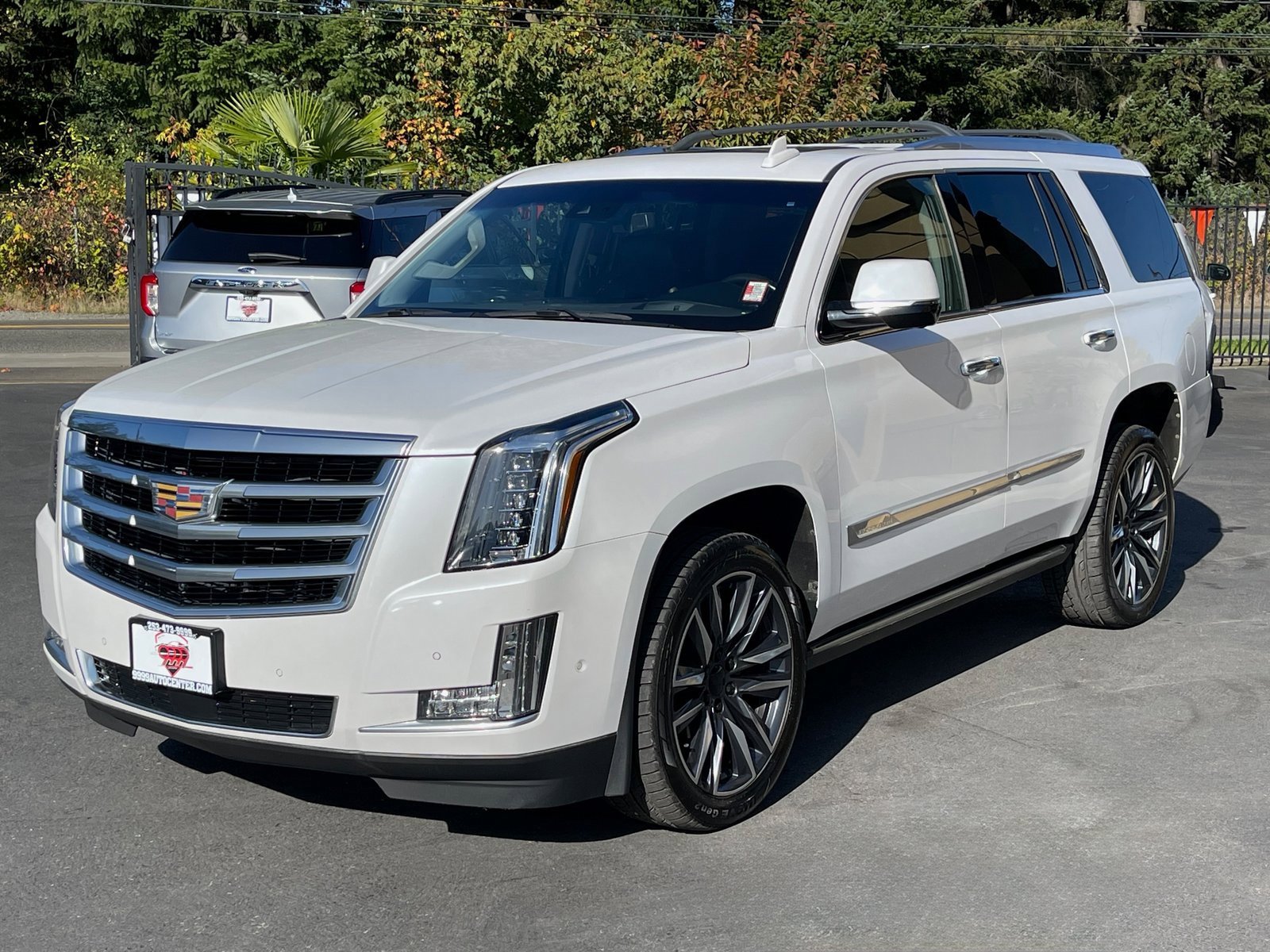 Used 2017 Cadillac Escalade Premium Luxury image 3