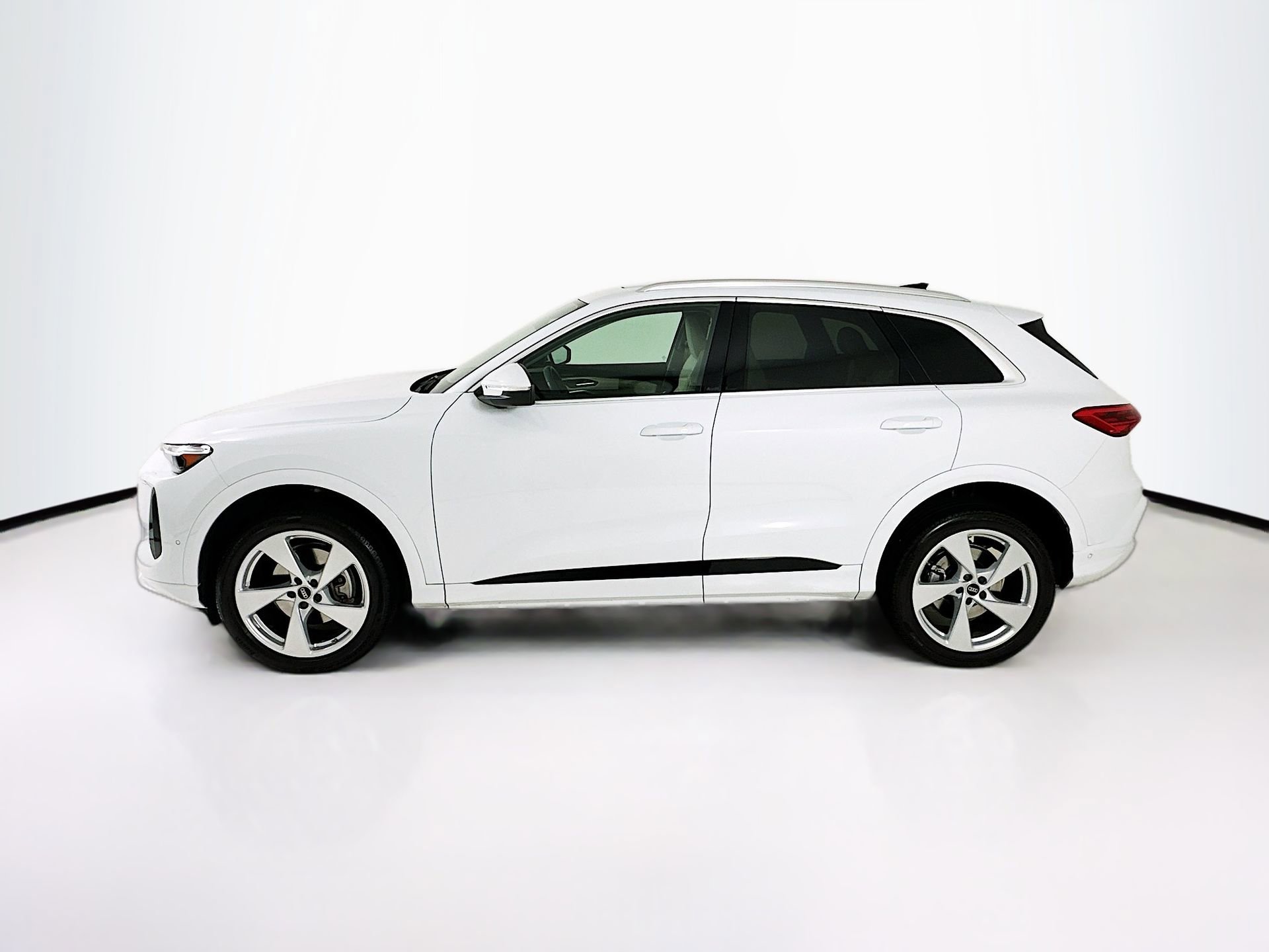 Used 2025 Audi Q5 Premium Plus AWD/4WD image 5