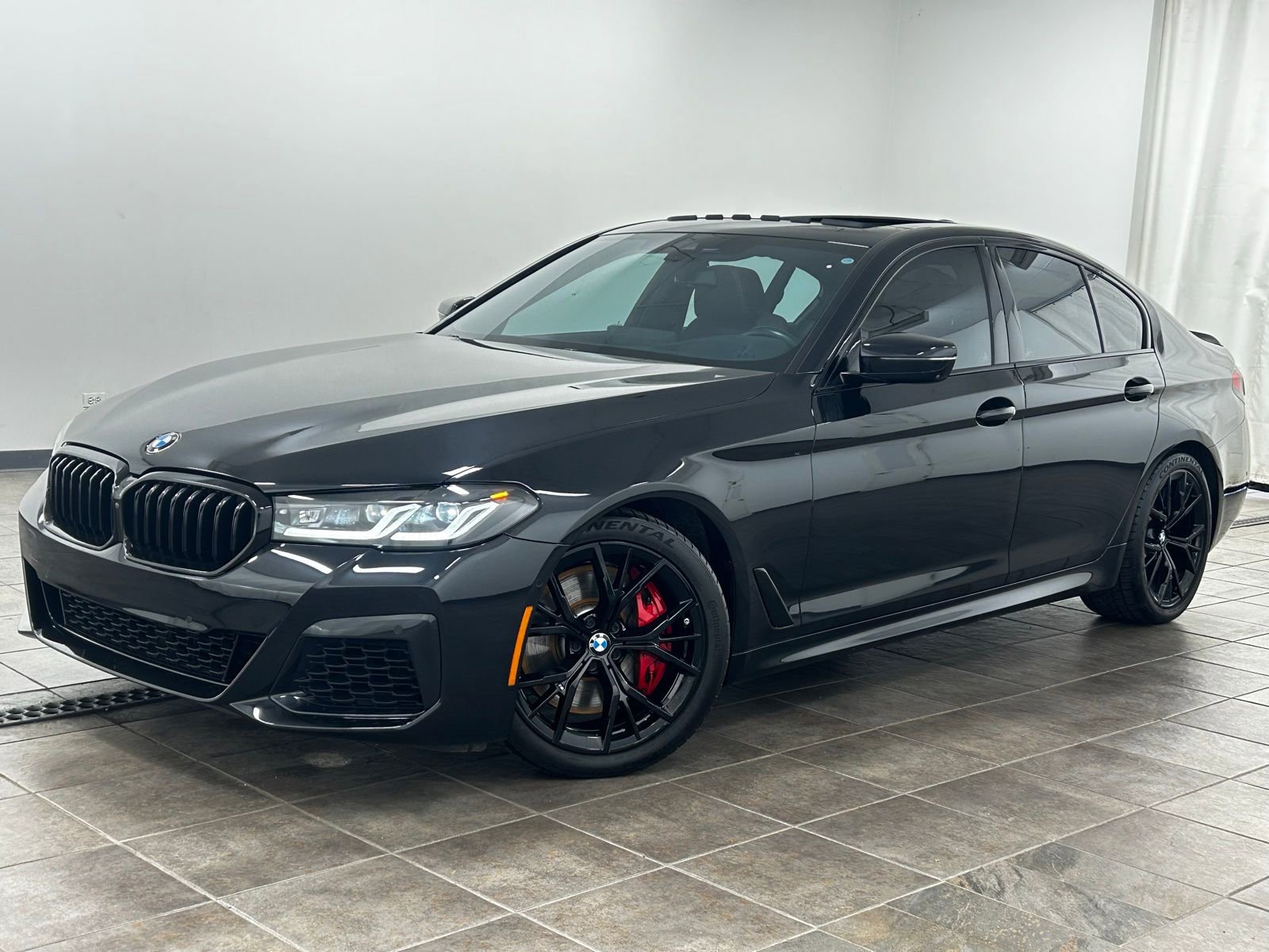 Used 2023 BMW M550i xDrive w/ Executive Package AWD/4WD video 1
