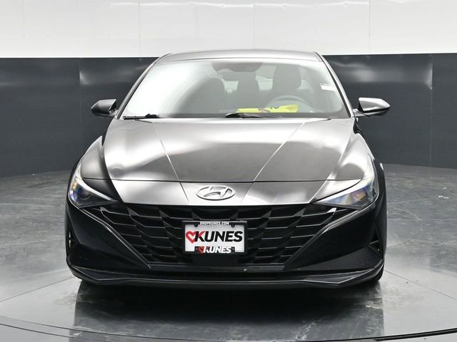 Used 2023 Hyundai Elantra SEL w/ Convenience Package FWD image 2