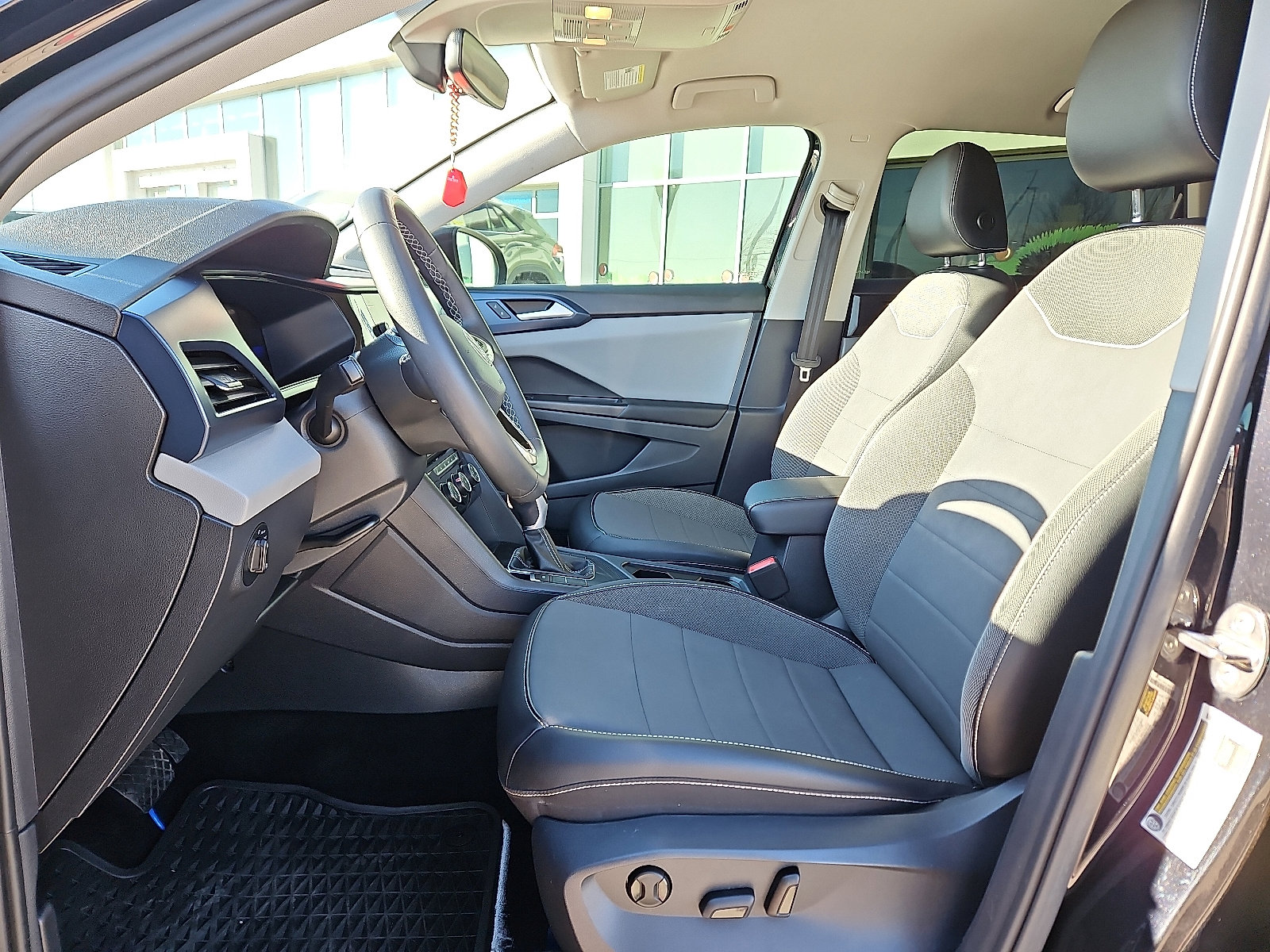 Certified 2023 Volkswagen Taos SE image 9