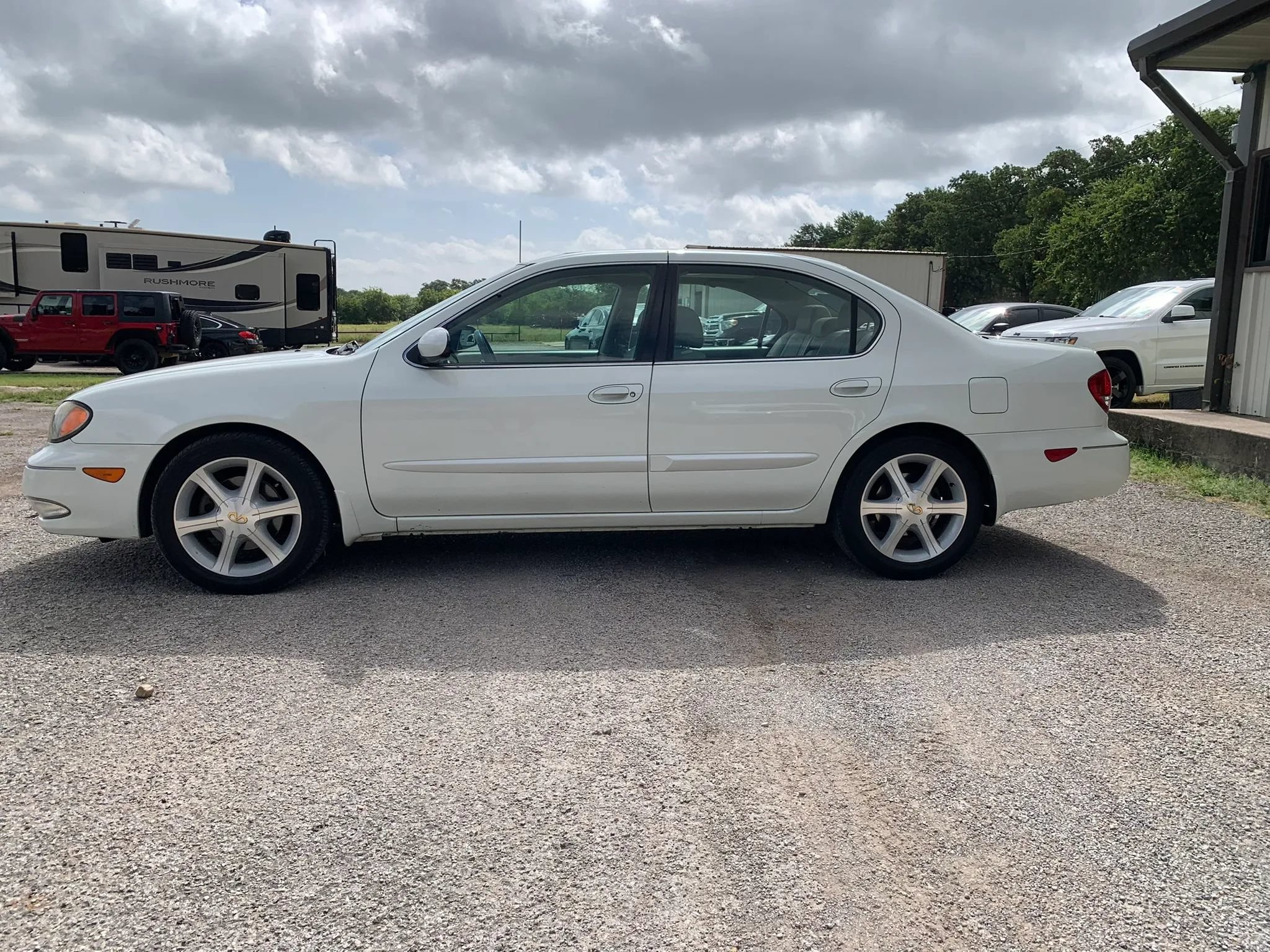 Used 2003 INFINITI I35 w/ Sunroof & Sunshade Pkg FWD image 2