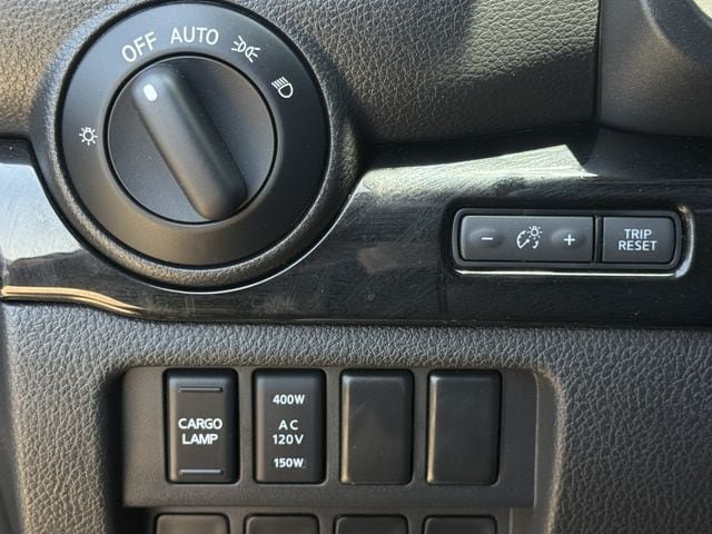 Used 2024 Nissan Titan SV w/ SV Convenience Package RWD image 23