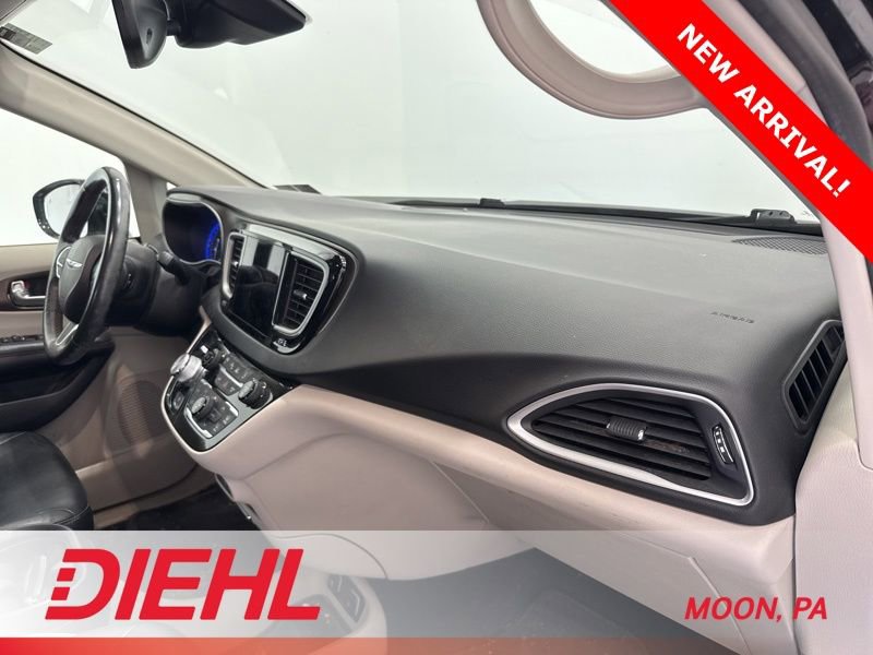 Used 2019 Chrysler Pacifica Touring-L w/ Advanced Safetytec Group image 16