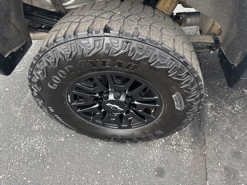 Used 2025 Chevrolet Silverado 2500 ZR2 w/ Technology Package image 26