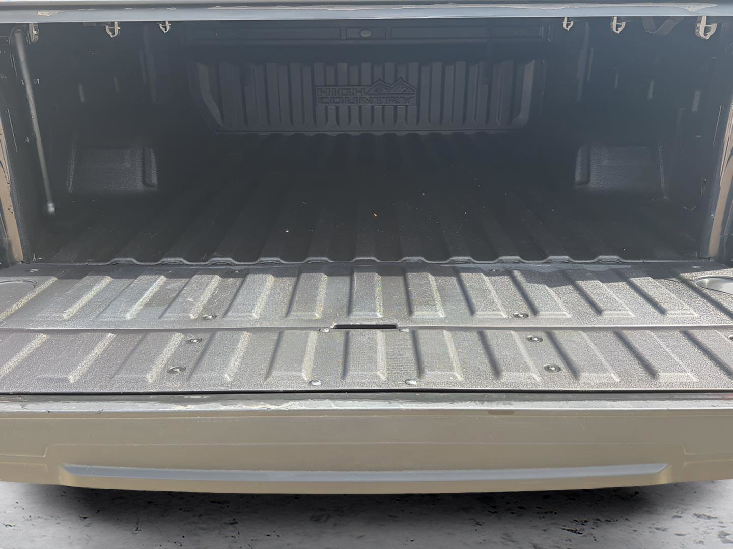 Used 2023 Chevrolet Silverado 1500 High Country w/ Technology Package AWD/4WD image 34