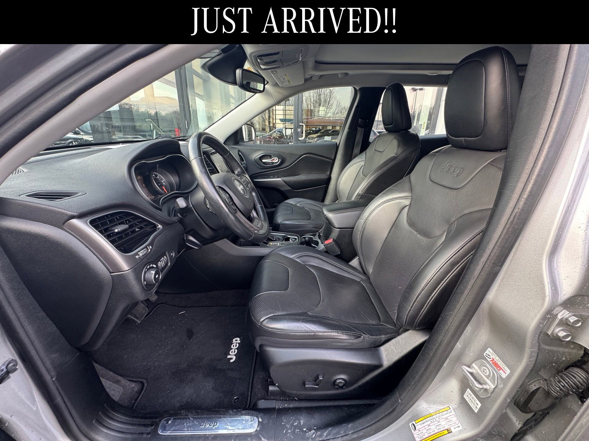 Used 2019 Jeep Cherokee Limited w/ Luxury Group image 7