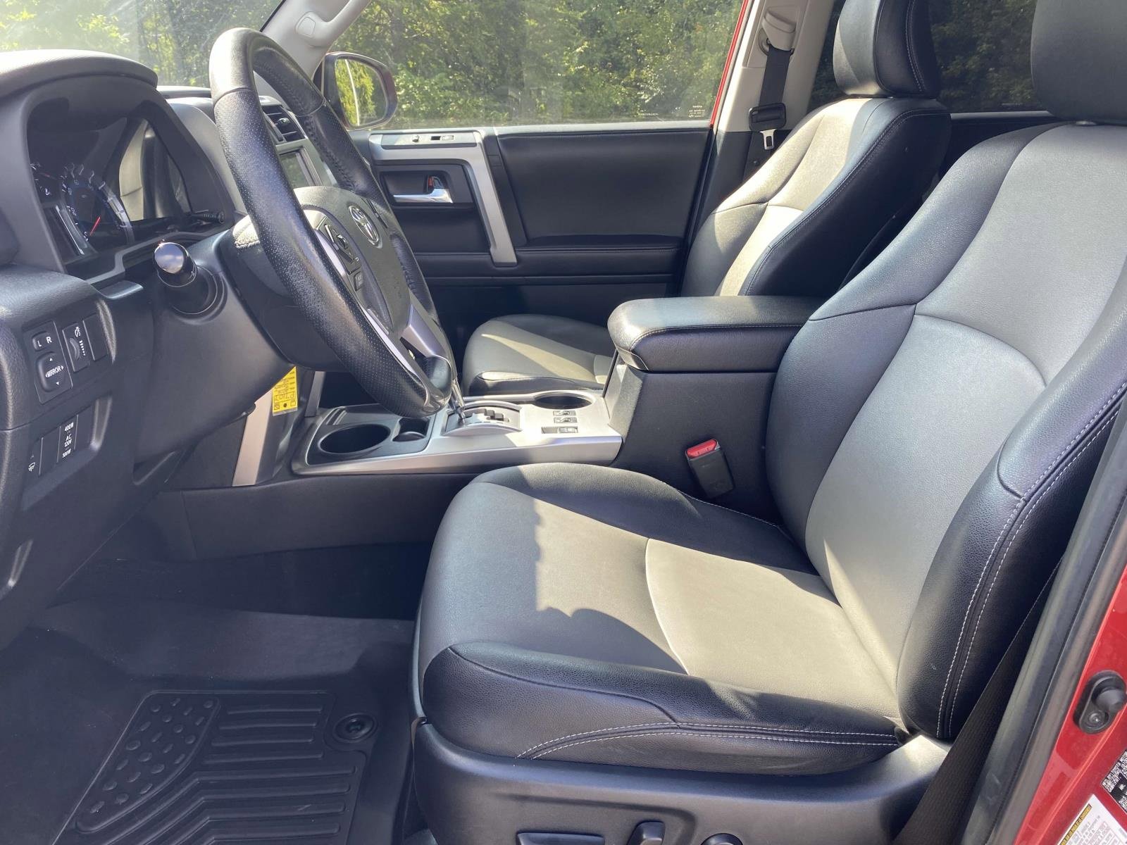 Used 2016 Toyota 4Runner SR5 Premium image 17