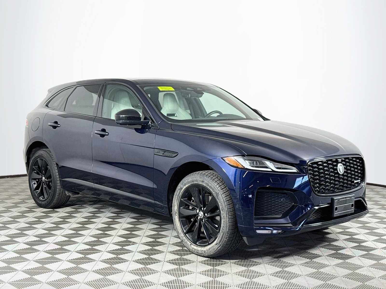 Used 2024 Jaguar F-PACE R-Dynamic S AWD/4WD image 3
