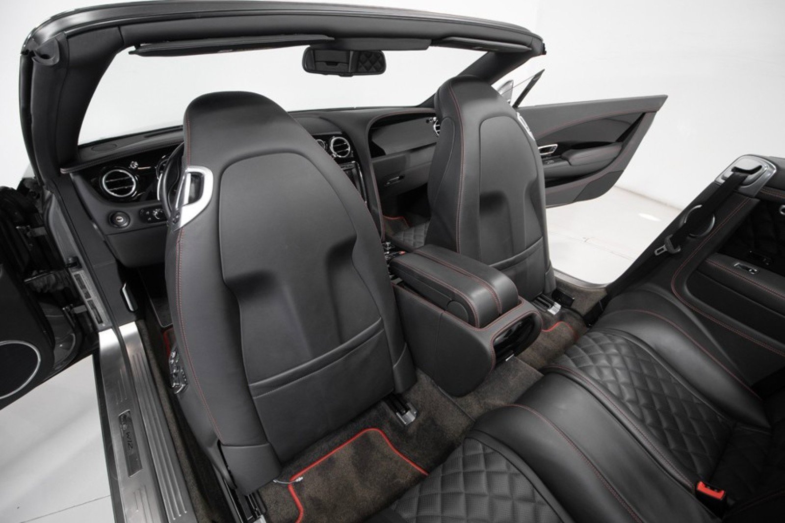 Used 2018 Bentley Continental GT image 40