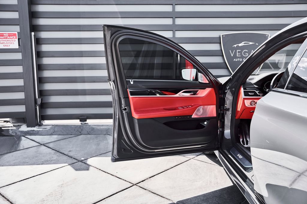 Used 2022 BMW M760i xDrive w/ Luxury Rear Seating Package image 32