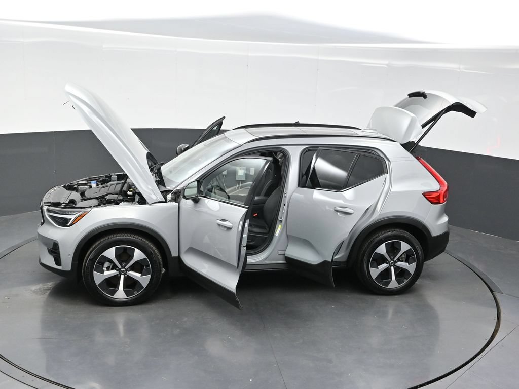 Used 2026 Volvo XC40 B5 Plus AWD/4WD image 40