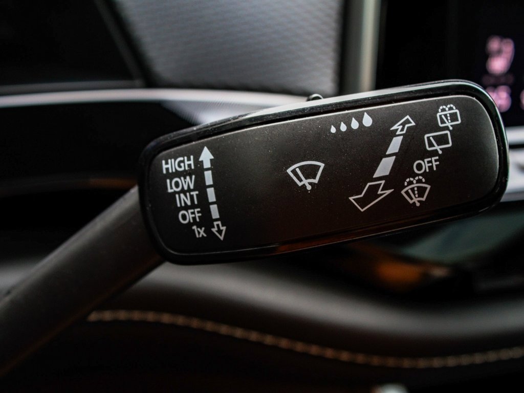 Used 2025 Volkswagen Atlas Cross Sport SEL Premium R-Line image 30