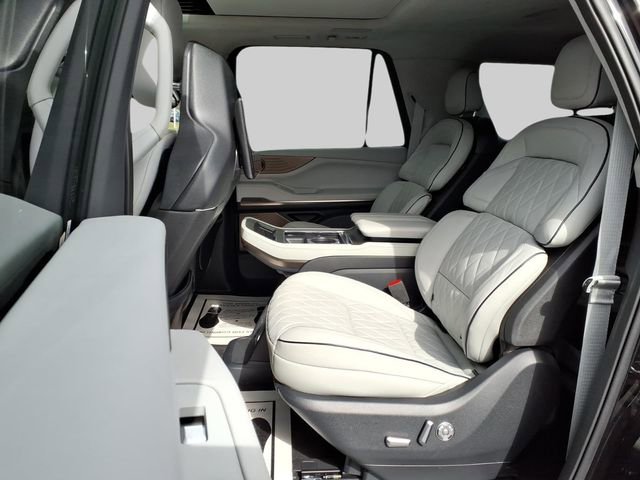 Used 2025 Lincoln Navigator L Black Label AWD/4WD image 9