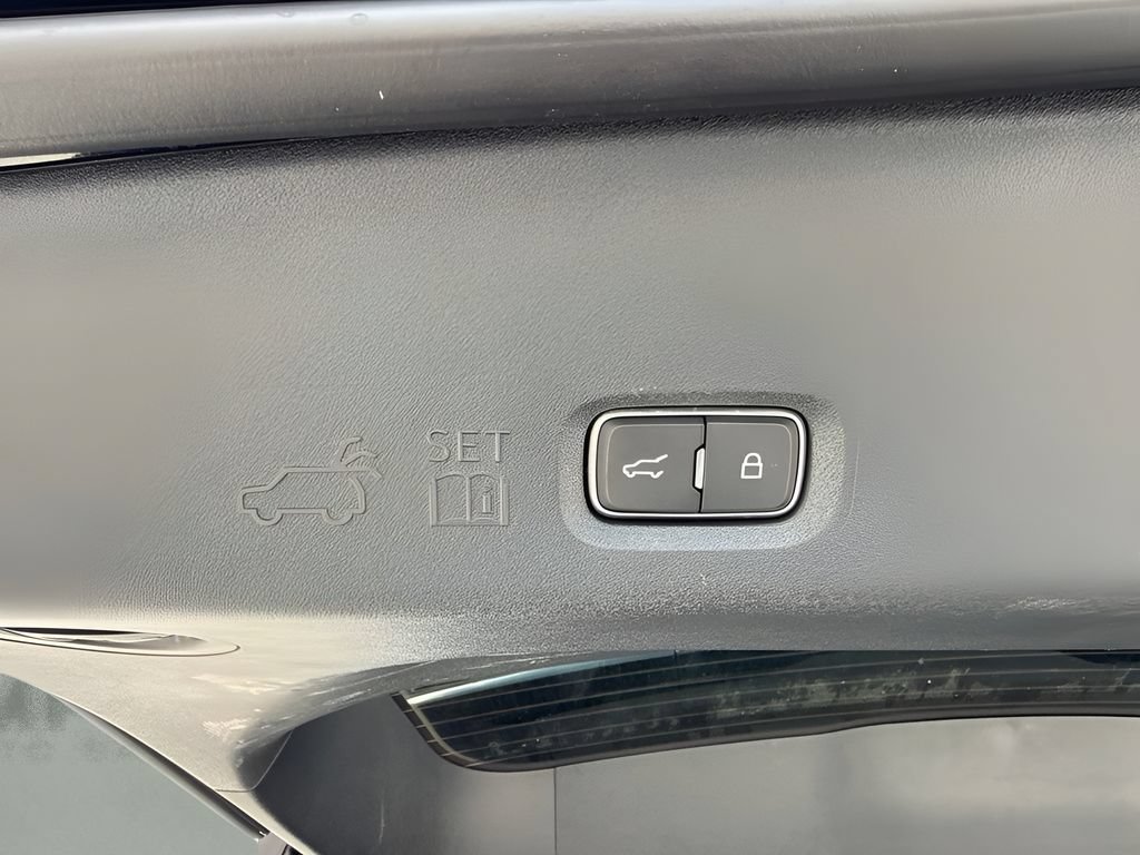 Used 2025 Lincoln Navigator Reserve AWD/4WD image 18