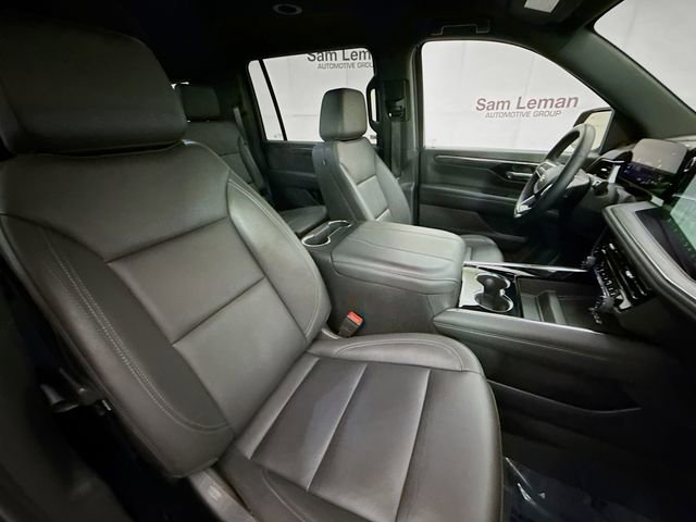 Used 2025 Chevrolet Suburban LT RWD image 32