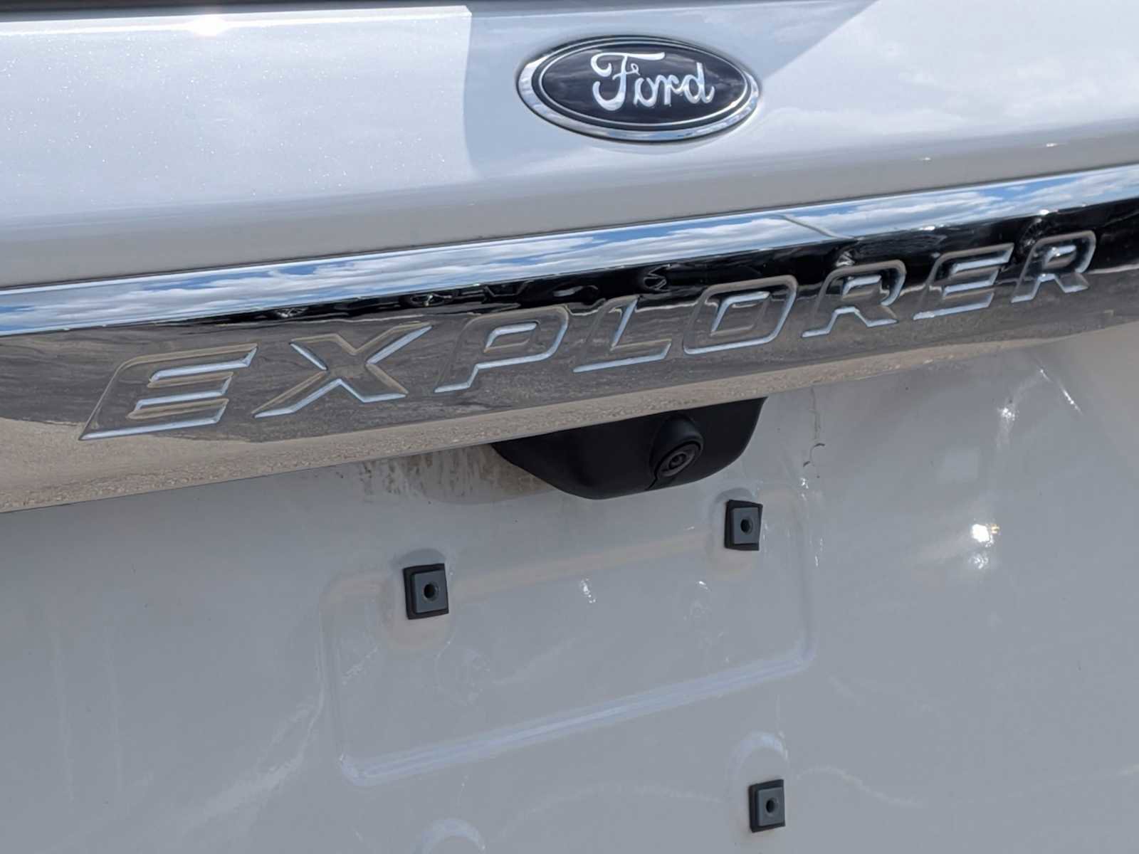 Used 2024 Ford Explorer Limited w/ Limited Technology Package AWD/4WD image 10